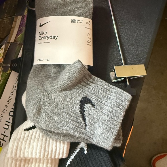 Nike ankle Gray, Black and white Athletic Socks Ribbed Comfort - Picture 1 of 1